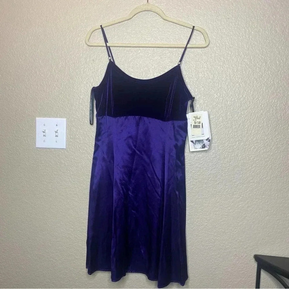 Gunne Sax Dresses & Skirts - Gunne Sax Vintage purple Velvet/ satin dress size 9/10